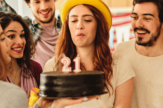 9 ways to decorate a 21st birthday cake - Footnotes Paper