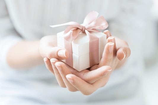 Make her feel loved on top of the world with these 8 romantic gift ideas - Footnotes Paper